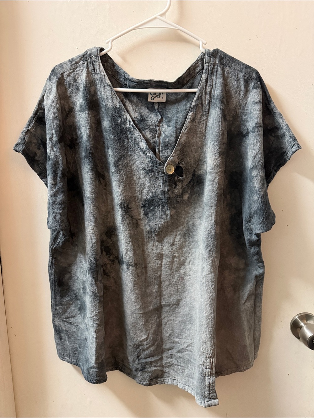 Oh My Gauze! Grey Tie-Dye V-Neck Short Sleeve Tunic